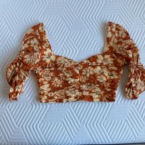 Zara rust,orange & cream floral crop top with ruched sleeves and front. Small 🧡